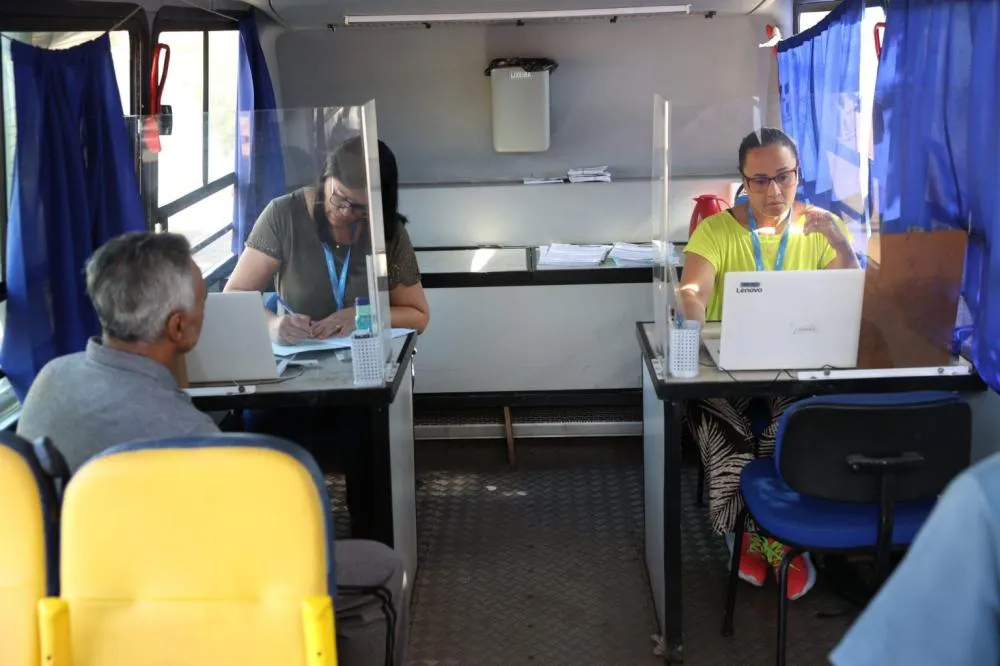 Prefeitura leva “Busão Social” a bairros e levanta debate sobre alcance das políticas sociais