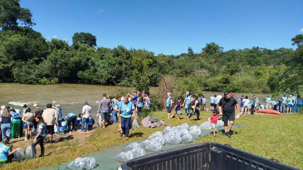 Rio Uberabinha recebe 180 mil peixes e ação prevê repovoamento milionário até o fim do ano