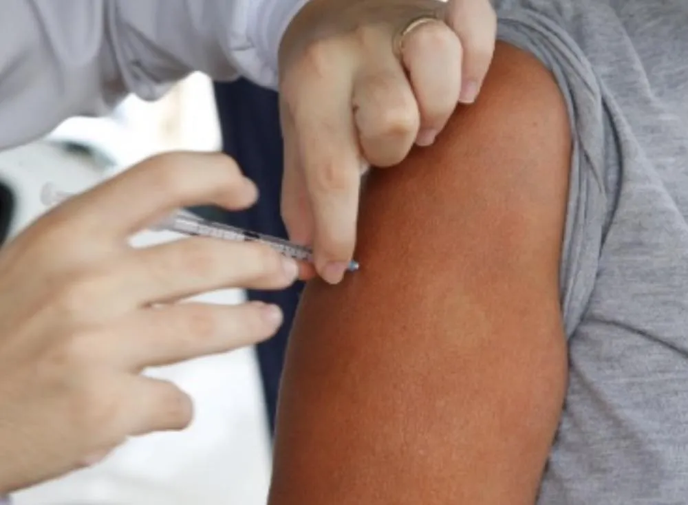 Uberlândia inicia vacinação contra Chikungunya em meio a alta de casos e entra em grupo seleto no país