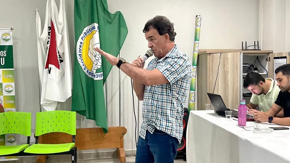 Servidores de Uberaba avaliam ir à Justiça por salários e aumentam pressão sobre o Executivo