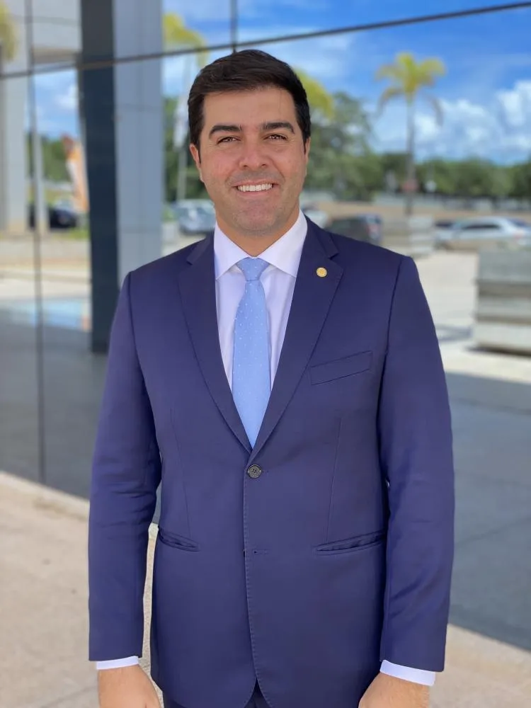 Franco Cartafina muda de partido, soma histórico de votos e surge como nome forte do Podemos para voltar a Brasília