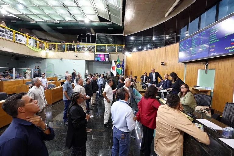 Reajuste de 5,4% para servidores é aprovado e levanta debate sobre impacto nas contas públicas