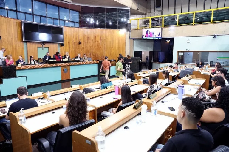 Parto em Uberlândia vira campo de disputa e expõe choque entre modelo humanizado e cultura da cesárea