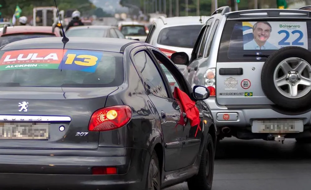  Motoristas de app podem ser multados em até R$ 30 mil por propaganda política em veículos