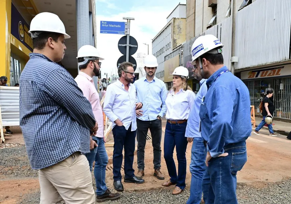 Prefeita acompanha obras no Centro e vistoria reforma da UPA São Benedito em Uberaba