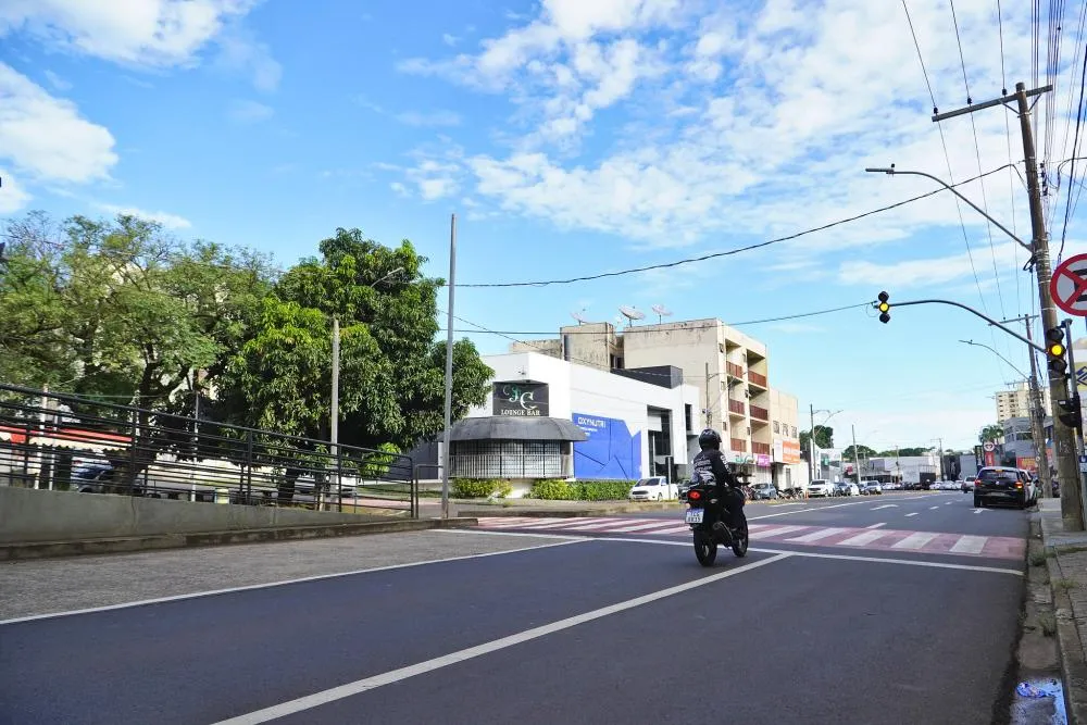 Nova botoeira em semáforo muda travessia e reforça segurança de pedestres em Uberaba