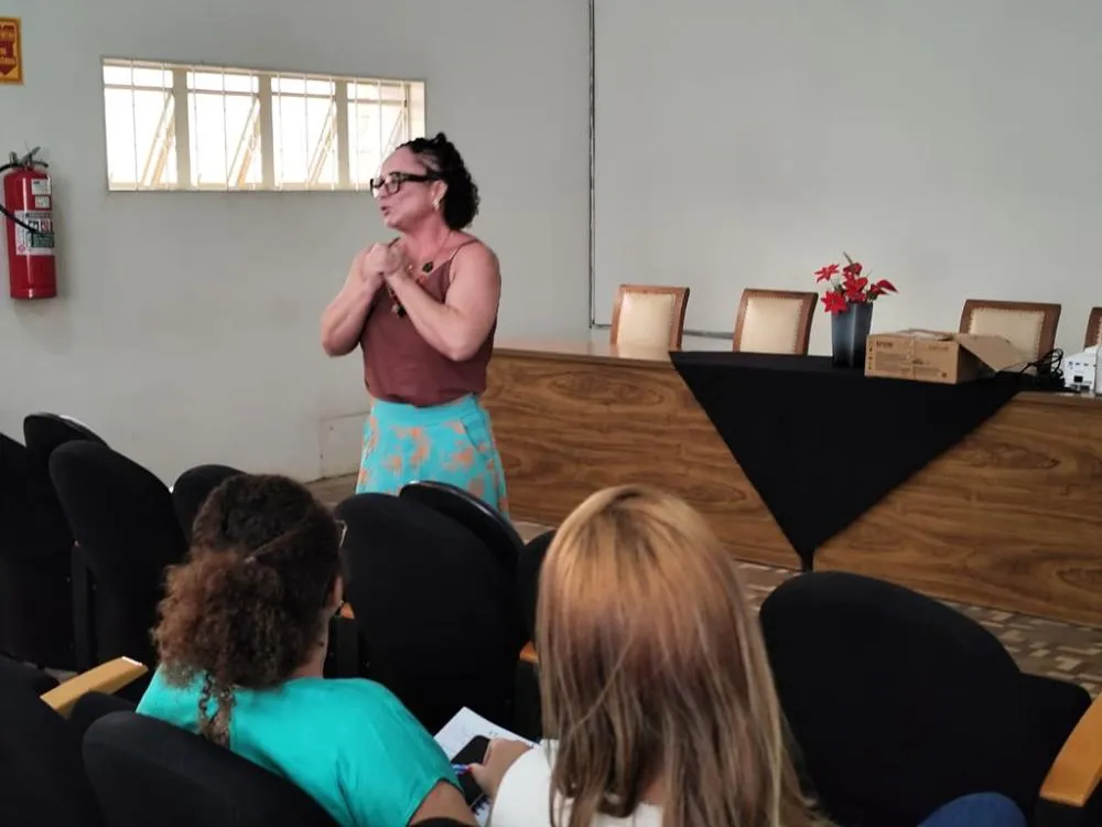 Uberaba discute ampliação de ensino de português para imigrantes e reforça políticas de inclusão