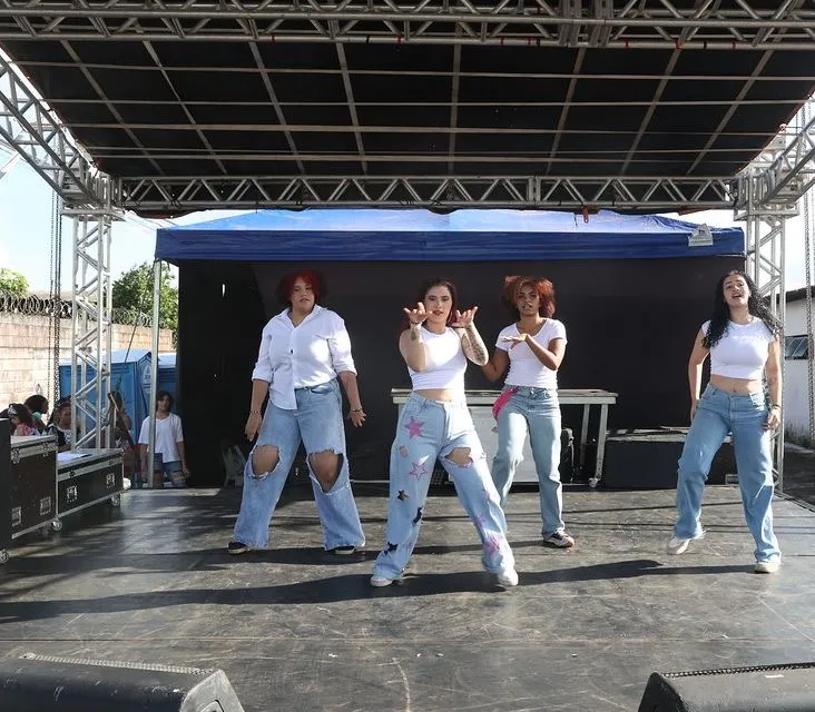 Palco Móvel transforma rua em palco e leva cultura gratuita ao bairro Minas Gerais