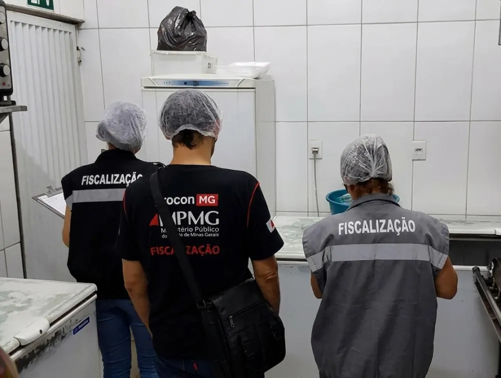 Operação em Araguari fecha bares e apreende mais de 1,4 tonelada de alimentos impróprios