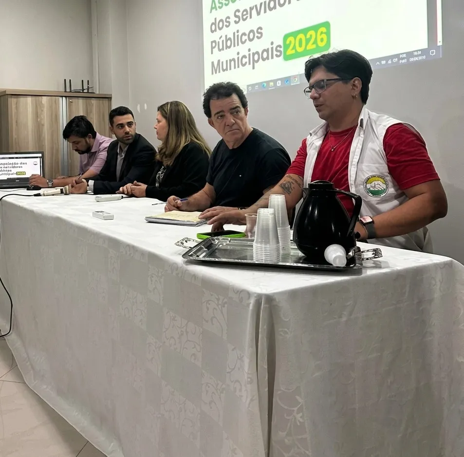 Servidores pressionam Câmara por reajuste e falta de resposta acirra tensão em Uberaba