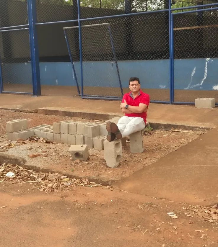 Cansado de esperar, vereador decide agir e critica prefeitura por abandono de obra