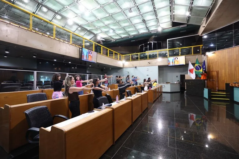 Parlamento Jovem promove oficina de Libras e incentiva inclusão entre estudantes em Uberlândia