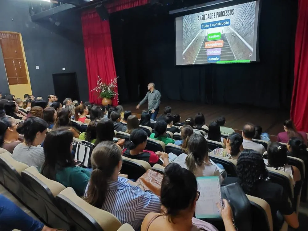 Araguari realiza formação de profissionais de apoio escolar com foco em inclusão e segurança