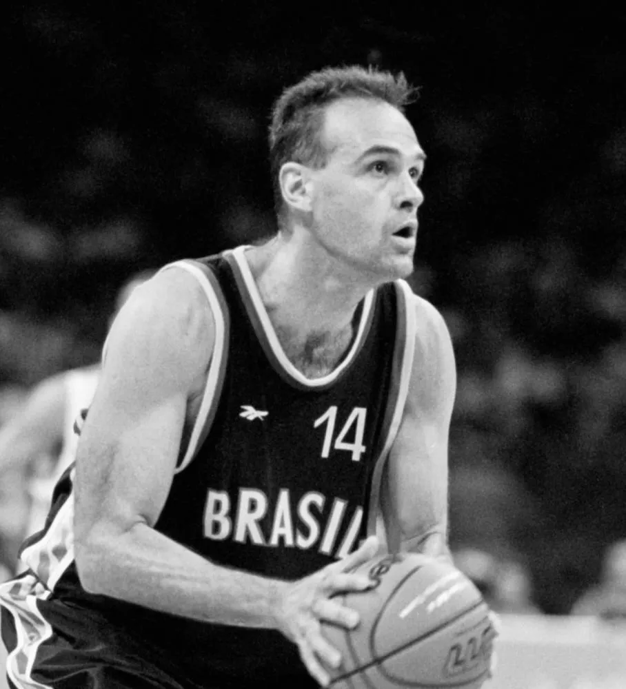 Morre Oscar Schmidt, ícone eterno do basquete brasileiro, aos 68 anos