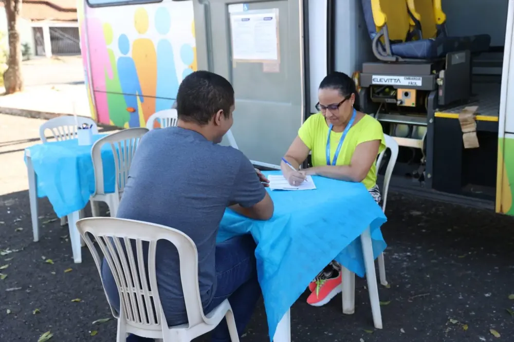 ÔNIBUS SOCIAL AMPLIA ATENDIMENTO EM UBERLÂNDIA E LEVA SERVIÇOS A BAIRROS DISTANTES DO CENTRO