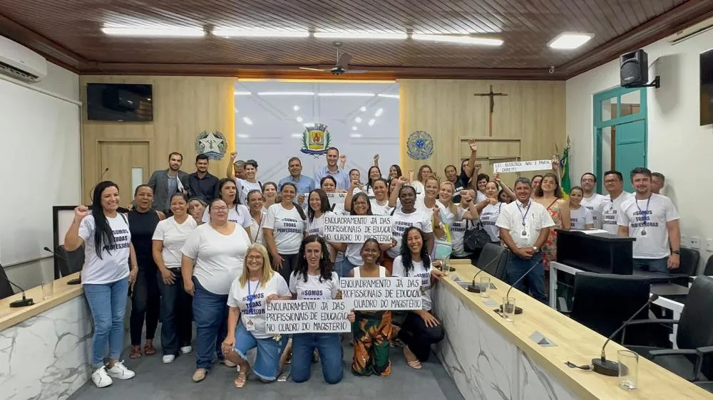 PROFESSORES COBRAM RECONHECIMENTO E DIREITOS EM AUDIÊNCIA PÚBLICA EM ARAGUARI