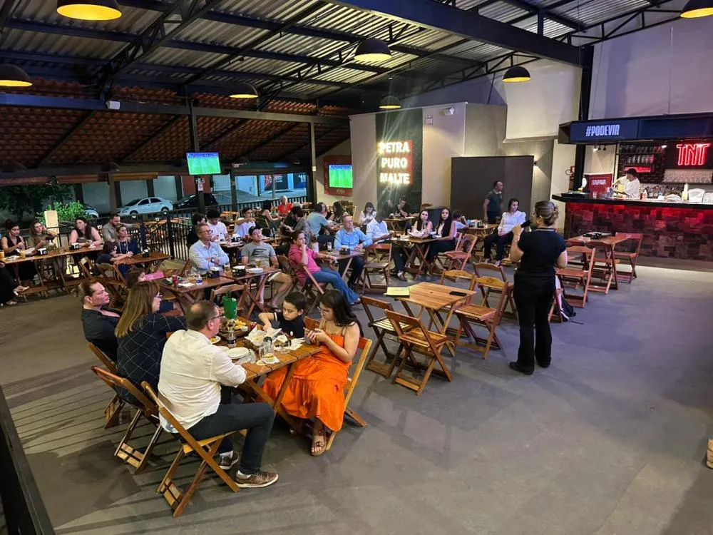 Confraria de Negócios reúne empreendedores em noite de aprendizado e conexões em Uberaba