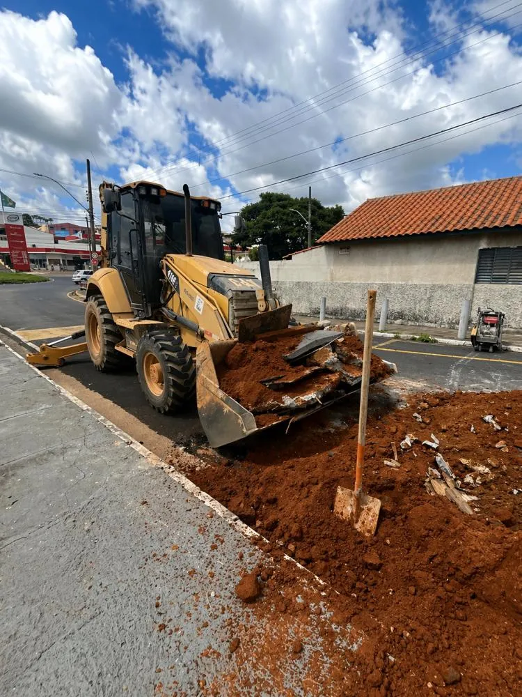 PREFEITURA DE ARAXÁ AMPLIA INVESTIMENTO EM VIAS E PRIORIZA PONTOS CRÍTICOS APÓS CHUVAS
