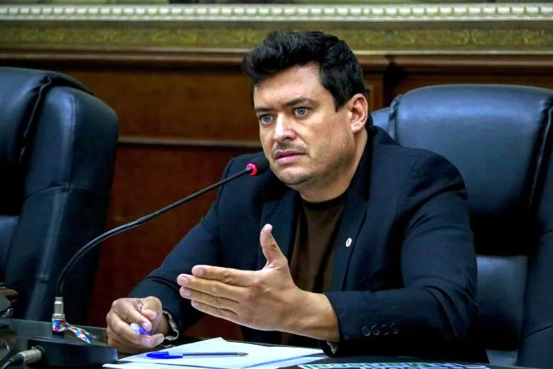 DISPUTA ACIRRADA EM UBERABA PODE FRAGMENTAR VOTOS E REDESENHAR CENÁRIO PARA 2026