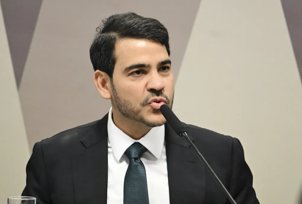 SENADO BARRA INDICAÇÃO DE LULA AO STF E EXPÕE RACHADURA HISTÓRICA EM BRASÍLIA