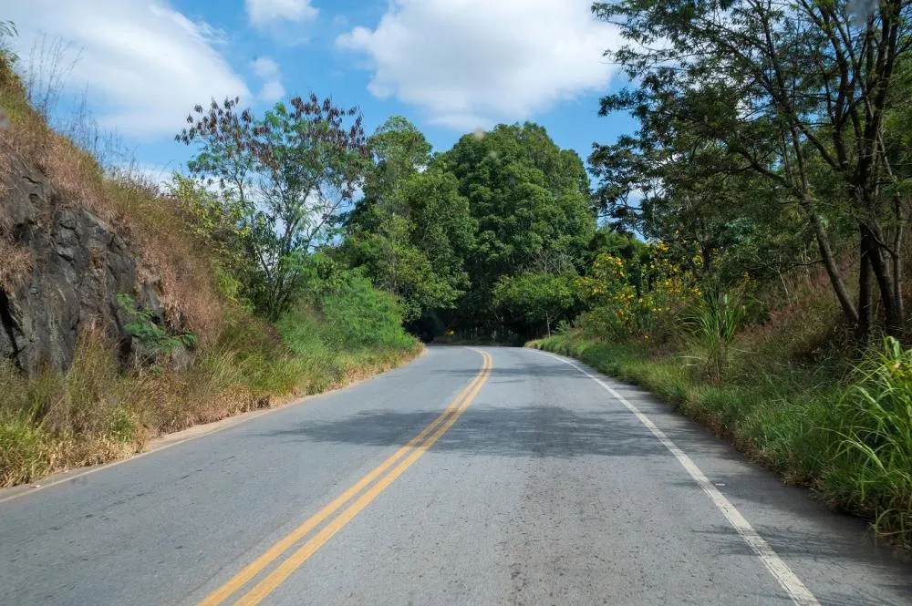 FERIADO ACENDE ALERTA: MINAS LIDERA ACIDENTES E ESTRADAS DO TRIÂNGULO VIRAM FOCO DE RISCO