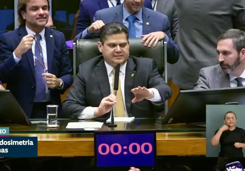 CONGRESSO IMPÕE DERROTA EXPRESSIVA AO GOVERNO E MUDA REGRAS DE PENAS COM IMPACTO NACIONAL