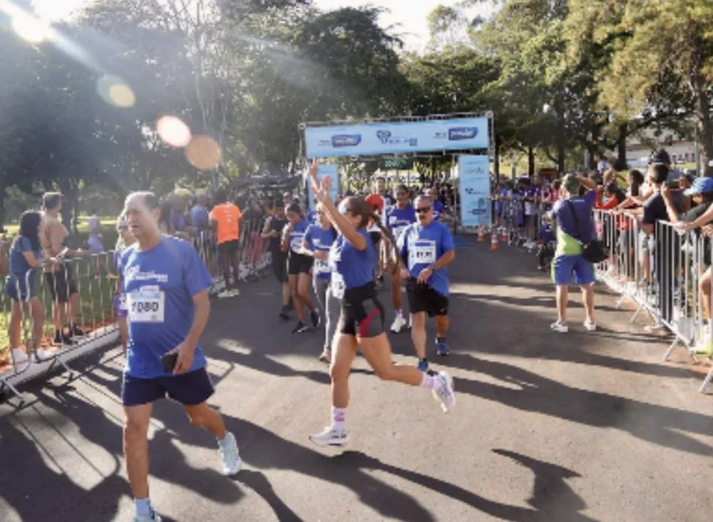 CORRIDA DO TRABALHADOR BATE RECORDE E REÚNE 2 MIL PESSOAS EM UBERLÂNDIA