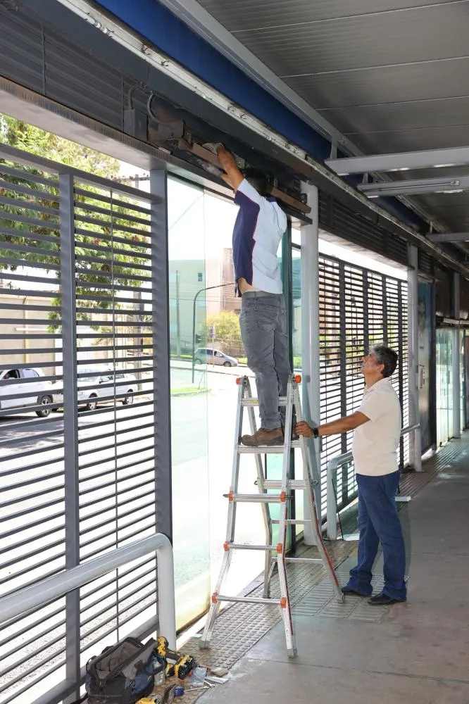 VANDALISMO NO TRANSPORTE PÚBLICO FORÇA PREFEITURA A REPARAR ESTAÇÕES E ELEVA CUSTOS EM UBERLÂNDIA