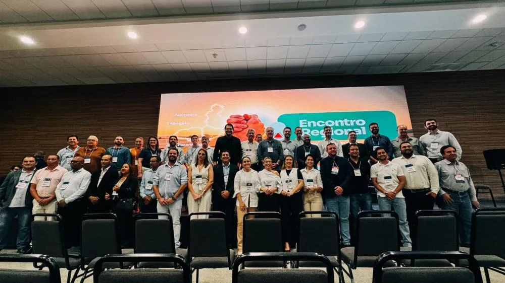 Prefeito apresenta demandas de infraestrutura e energia em encontro que une municípios mineiros