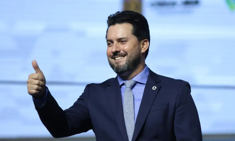 REPUBLICANOS PRESSIONA CLEITINHO E FALCÃO ADMITE DISPUTAR O GOVERNO DE MINAS GERAIS
