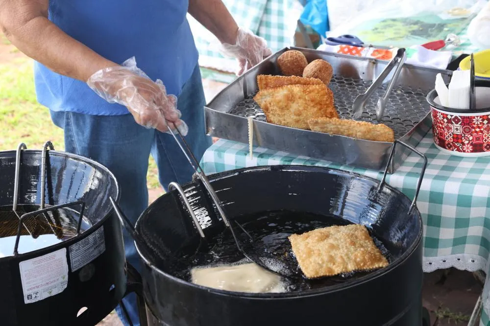 UBERLÂNDIA MANTÉM FEIRA RURAL NA PRAÇA CÍVICA E FORTALECE RENDA DE PRODUTORES FAMILIARES