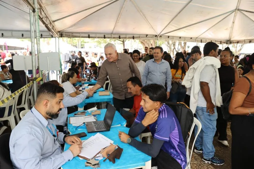 UBERLÂNDIA MOBILIZA MAIS DE 2,9 MIL PESSOAS EM FEIRA DE EMPREGOS E 873 JÁ ESTÃO EM PROCESSO DE ADMISSÃO