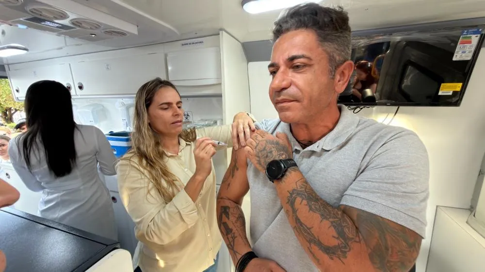 ARAXÁ COLOCA VACIMÓVEL NAS RUAS E AMPLIA ESTRATÉGIA PARA ELEVAR COBERTURA VACINAL NO MUNICÍPIO