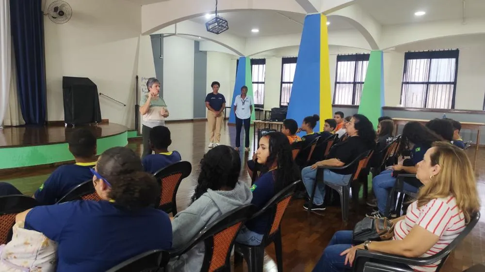 ALUNOS DA REDE MUNICIPAL VISITAM A FETI E CONHECEM CAMINHOS PARA O MERCADO DE TRABALHO EM UBERABA