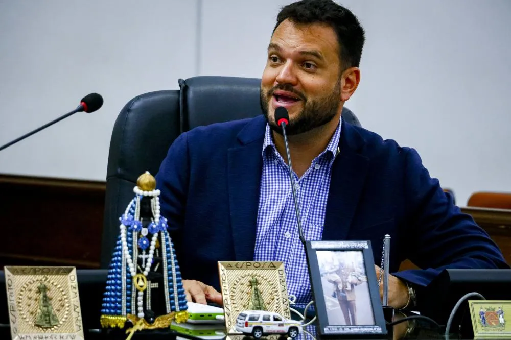BOLSONARISTAS, LULISTAS E NOVOS NOMES: A GUERRA POLÍTICA POR UBERABA JÁ COMEÇOU