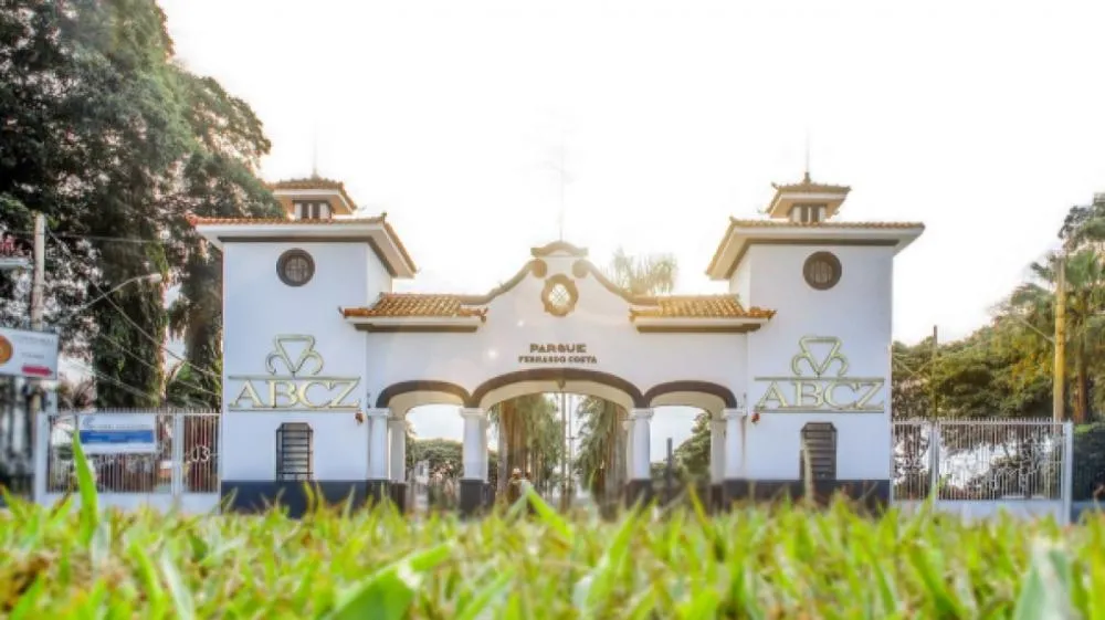 Oktoberaba estreia neste fim de semana com música, cerveja artesanal e diversão gratuita no Parque Fernando Costa