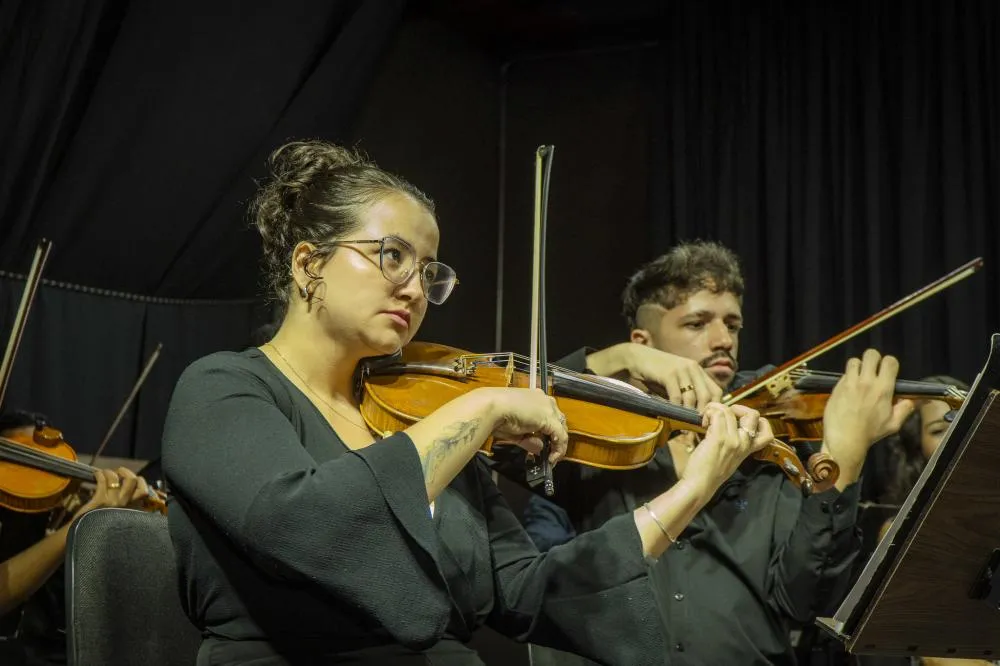 HOMENAGEM ÀS MÃES LEVOU CLÁSSICOS, CINEMA E MPB AO PALCO DA ORQUESTRA MUNICIPAL DE UBERABA