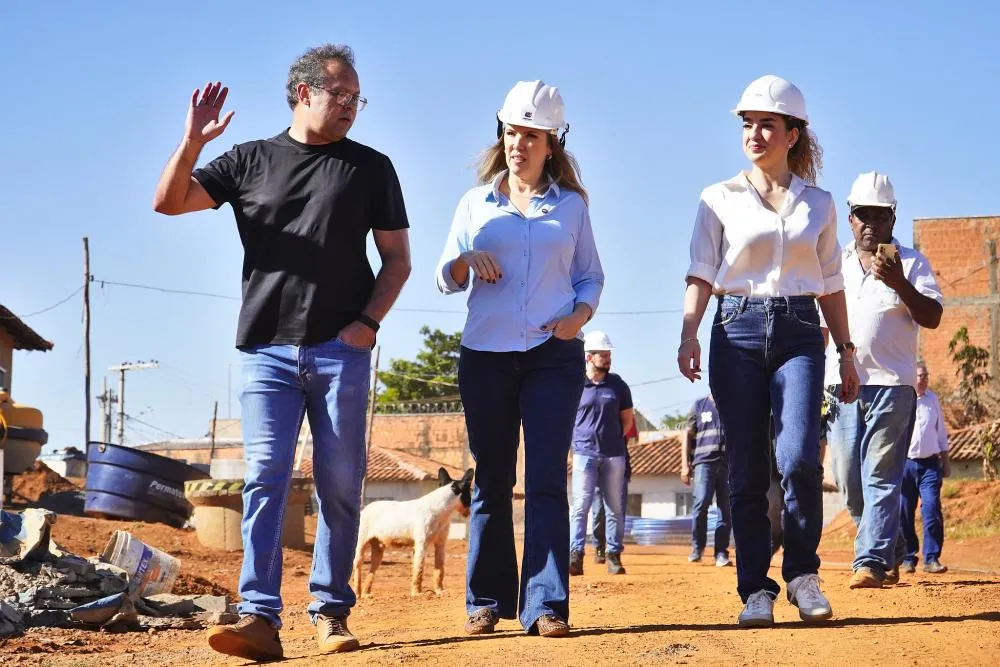OBRA PARADA POR 10 ANOS VOLTA A GANHAR FORMA E PREFEITA PROMETE ENTREGAR PRIMEIRAS CASAS DO ALFREDO FREIRE 4