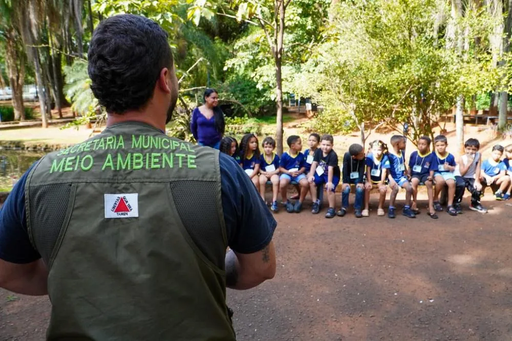 CRIANÇAS TROCAM A SALA DE AULA PELA NATUREZA EM AÇÃO ESPECIAL DO DIA MUNDIAL DO MEIO AMBIENTE