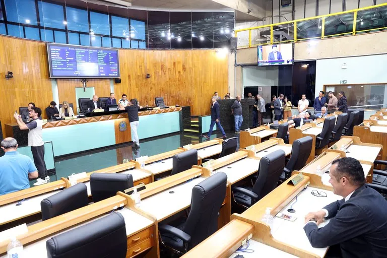 CÂMARA MANTÉM VETO DO PREFEITO E APROVA CAMPANHA DE PREVENÇÃO AO CÂNCER COLORRETAL EM UBERLÂNDIA