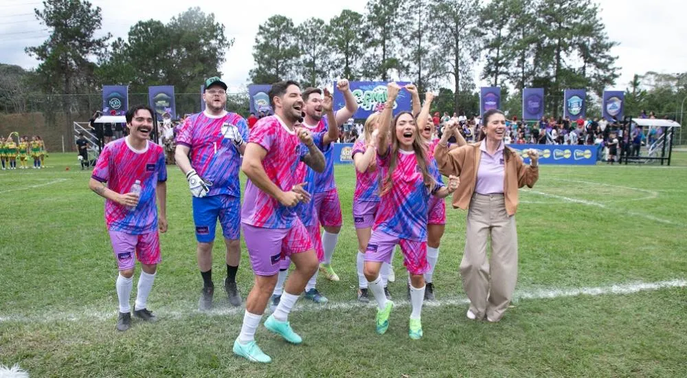 APOSENTADO DOS GRAMADOS? ALEXANDRE PATO SURPREENDE E VOLTA A CAMPO EM DISPUTA NO SBT