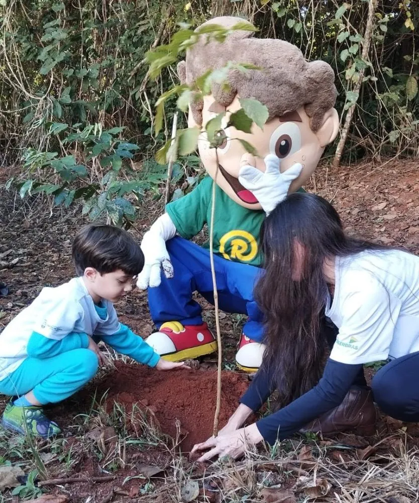 ENQUANTO O DESAFIO DO LIXO CRESCE NAS CIDADES, PATOS DE MINAS ABRE SEMANA PARA DISCUTIR RESPONSABILIDADE AMBIENTAL