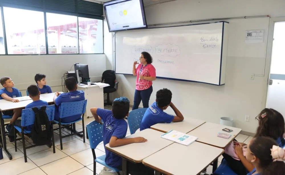 PREFEITURA ABRE AS PORTAS DAS OFICINAS DE ROBÓTICA E FAMÍLIAS PODERÃO ACOMPANHAR DE PERTO O APRENDIZADO DOS ALUNOS