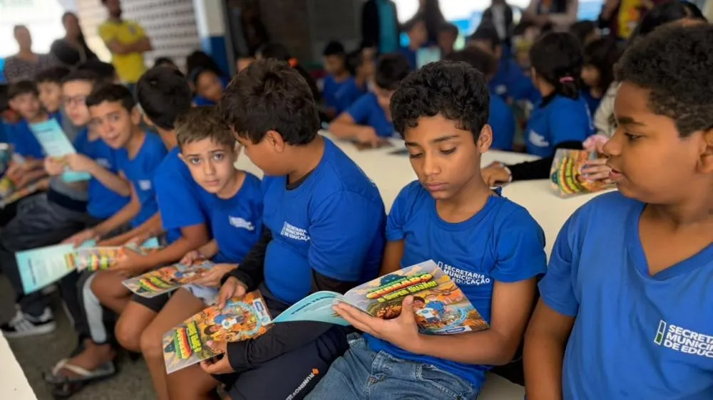 PREFEITURA LEVA ‘SUPER SUJÃO’ PARA AS ESCOLAS E TRANSFORMA CRIANÇAS EM AGENTES DE DEFESA DO MEIO AMBIENTE