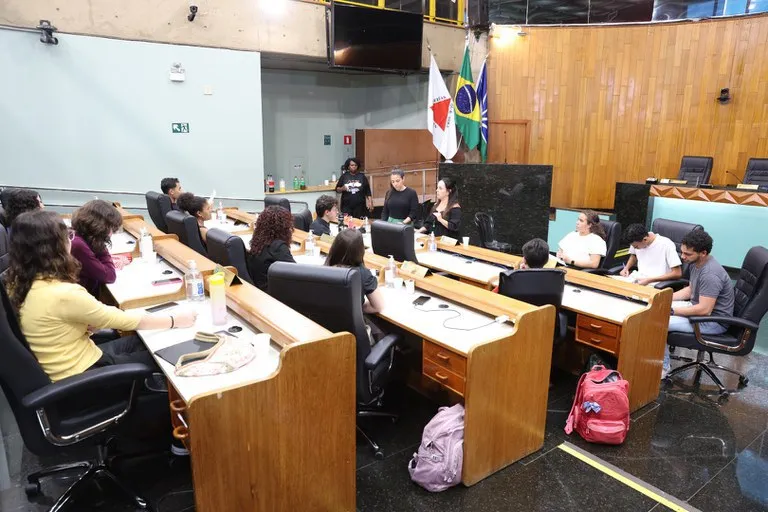 JOVENS DE UBERLÂNDIA ENTRAM NA RETA FINAL DO PARLAMENTO JOVEM E PREPARAM PROPOSTAS QUE PODEM CHEGAR AOS VEREADORES