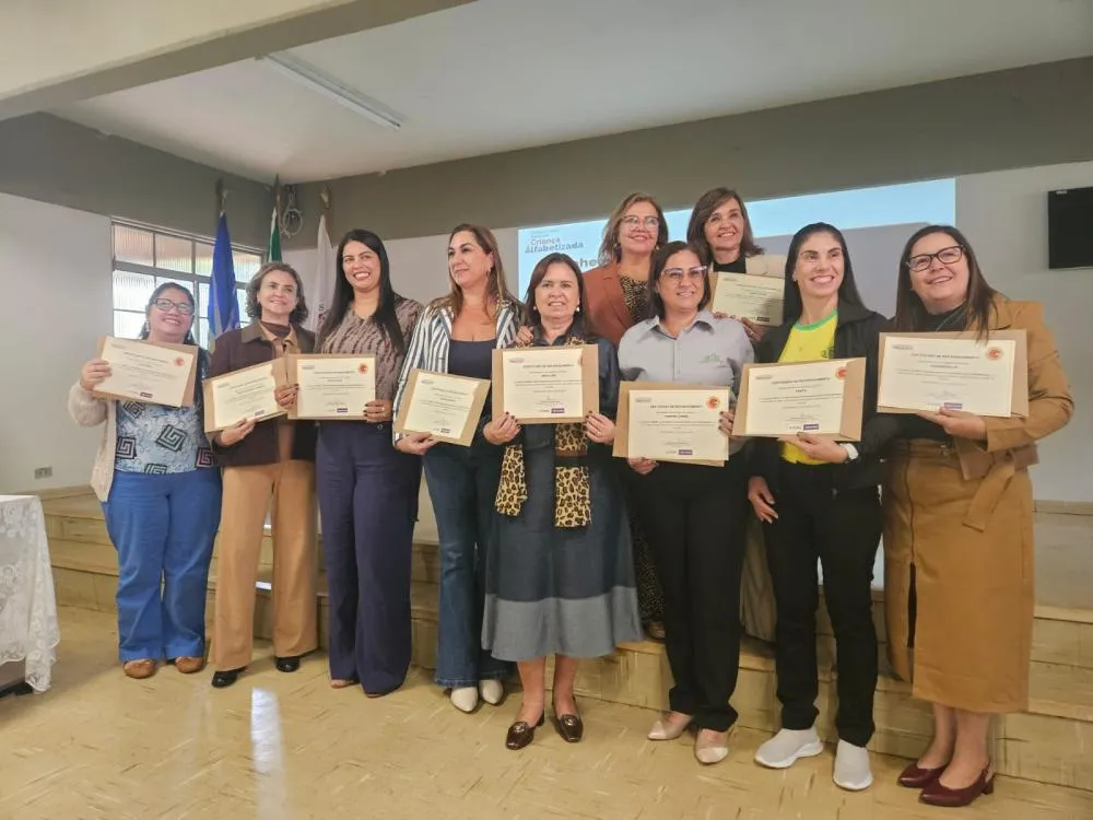 ARAGUARI RECEBE RECONHECIMENTO REGIONAL POR DESEMPENHO NA ALFABETIZAÇÃO E QUALIDADE DO ENSINO