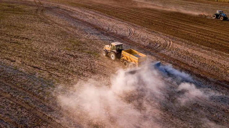 CRISE DOS FERTILIZANTES ACENDE ALERTA PARA O AGRO E MOBILIZA UBERABA