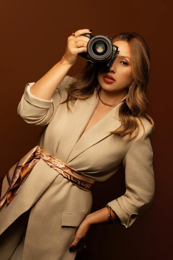 FLÁVIA CARVALHO: A FOTÓGRAFA QUE ENCONTROU SUA VERDADEIRA VOCAÇÃO ATRAVÉS DE UMA HERANÇA DE FAMÍLIA