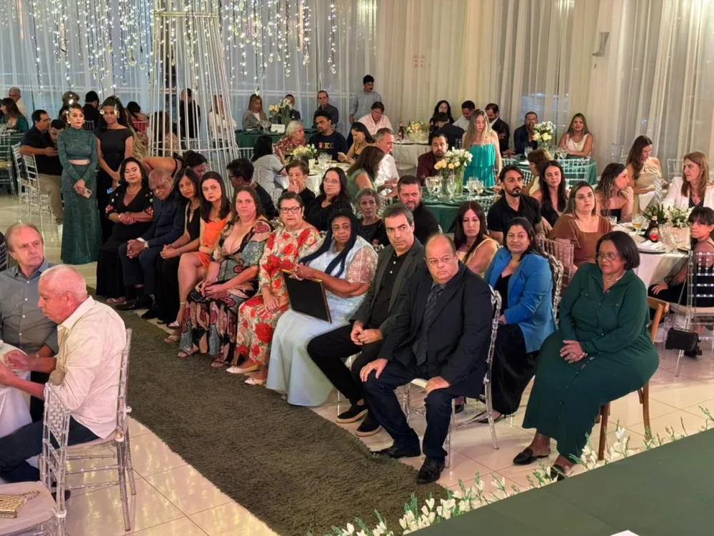 Câmara de Araguari presta homenagem a 17 professores que marcaram gerações