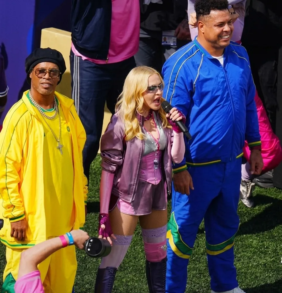 MADONNA E SHAKIRA ROUBAM A CENA NA FINAL DA COPA COM FIGURINOS MILIONÁRIOS COBERTOS POR CRISTAIS